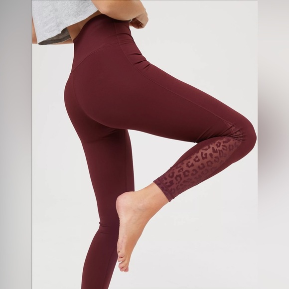 OFFLINE by Aerie Leggings Women's Size Medium Burgundy Leopard Mesh High Waisted - Picture 3 of 13